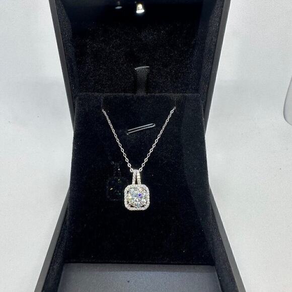 GRA 2 Ct Round Cut Square Halo Moissanite Necklace Pendant Chain Gold Plated 925 - Picture 3 of 12